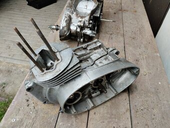 Motory Jawa 250 a Čz 175 + Směs náhradních dílů jen komplet - 16
