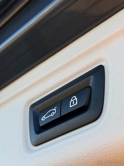 2020 BMW 320d Touring XDrive 140kW AT - 16