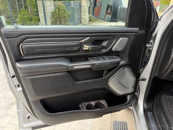 DODGE RAM LIMITED HEMI CREWCAB - 16