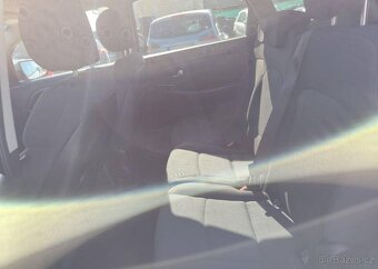 Kia Carens 1.6 GDI Klima, Panorama benzín manuál 99 kw - 16
