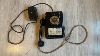 Starý nástěnný telefon na mince - 16