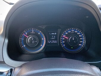 HYUNDAI i40 1.7 CRDI 2014 ČR AUTOMAT - 16