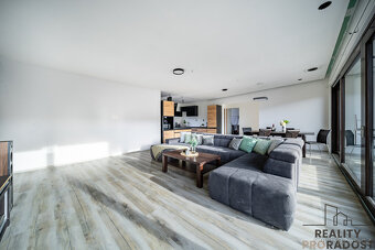 Novostavba s chytrou domácností na lukrativním místě ve Včel - 16