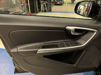 Volvo V60 2.4 D4 AWD 140kW R-Design Momentum 2018 - 16