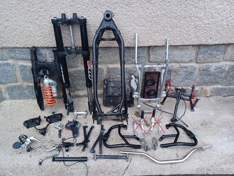 KTM LC8 990 - MOTOR NA DÍLY - 16