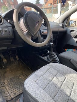 Ford fiesta - 16