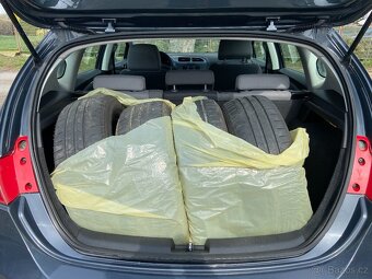 Seat Leon 1,6 MPi Serviska, Klima, 8xPneu - 16