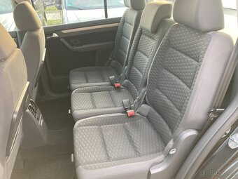VOLKSWAGEN TOURAN DSG 2,0TDi 5míst záruka km - 16