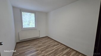 Řadový dům s garáží a krytým bazénem - 16