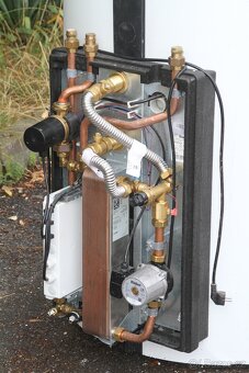 Prodám akumulační nádrž Vaillant s přímím ohřevem teplé vody - 16