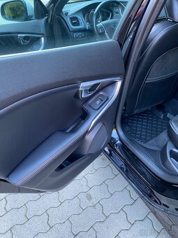 VOLVO V40 - 16