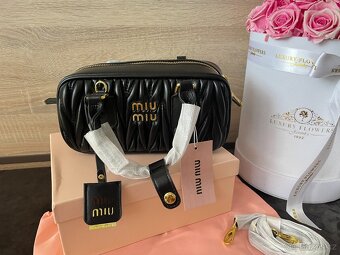 Kabelka Miu Miu Arcadie Matelassé Nappa s krabicou - 16