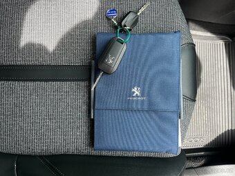 Peugeot 3008 Allure 1.2i 96Kw r.v2019 Nové v ČR - 16