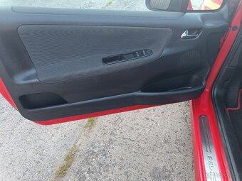 Peugeot 207 CC 1,6 VTi 115Kw, rok 2011, 1. majitel - 16