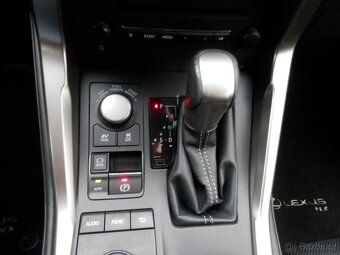 Lexus NX300h 2.5i 4WD, Panorama, DPH - 16