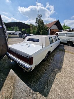 Lincoln town car - 16