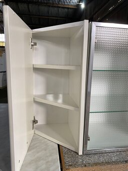 Moderní kuchyňská linka se spotřebiči - 16