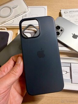 iPhone 16 PRO MAX 256 GB v záruce + 3 originální kryty - 16