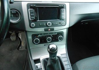 Volkswagen Passat 1,6 TDI 77 kW Serviska nafta - 16