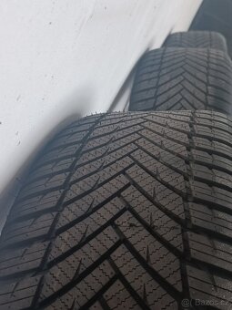 Originál R16 alu na Volvo V40 a S40 - 16