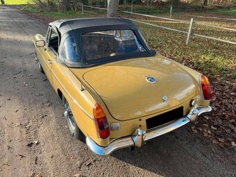 MG B Cabriolet z roku 1972 - 16