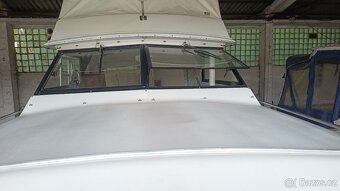 Kajutová motorová loď Trojan F26 Flybridge - 16