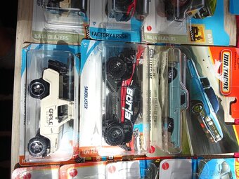 Hot wheels - 16