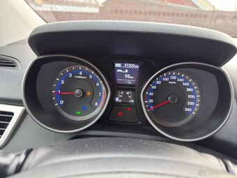 Hyundai i30 1,6i 88kW Trikolor - 16