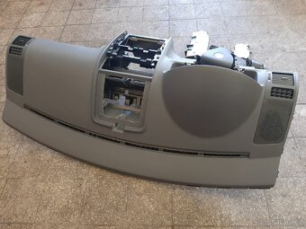 VW Touran facelift - přední  nárazník, přední kapota - 16