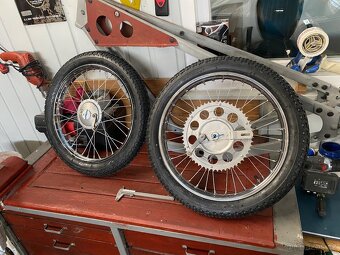 Kola Jawa 550 - komplet nová vč brzd - 16