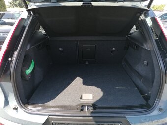 Volvo XC40 2.0 D4 AWDA/TKŮŽEBLIS - 16