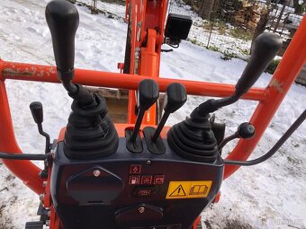 Minibagr Kubota U10 s nulovým přesahem zádě - 16