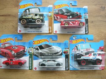 AUTÍČKA HOT WHEELS - 16