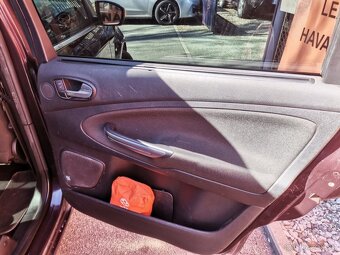 Ford Galaxy 2.2TDCi 129kw Ghia 7míst TZ - 16