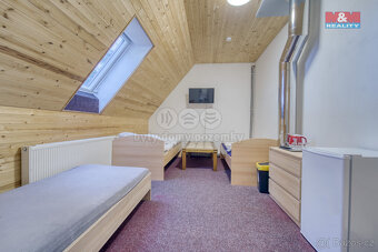Prodej hotelu, penzionu, 272 m², Jesenice, ul. U Vel rybníka - 16