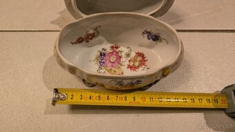 Porcelánová dóza zdobená chlapec s dívkou míšeň - 16