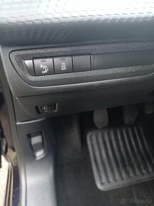 Peugeot 208 - 16