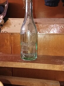 Staré sklenice od sodovek piva a lihovin - 16