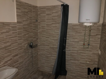 Prodej rodinného domu o velikosti 410 m2 na pozemku o veliko - 16