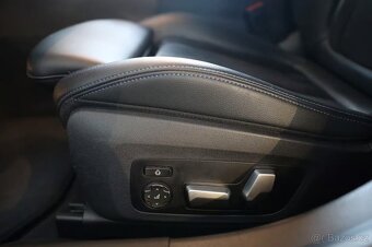 BMW 330e xDrive M Sport 4x4 - 16