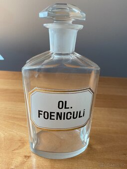 Sběratel nabízí staré lékárenské dózy - 16