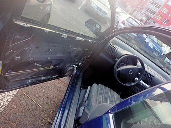 VW Fox 1,2i na dodělání nebo ND po ťukanci na bok, r.v 08 - 16