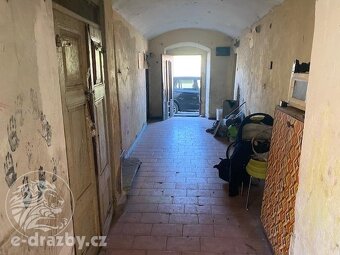 Rodinný dům se zahradou, obec Hrochův Týnec, okr. Chrudim - 16