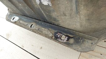 Nissan Patrol Y61 -  Nádrž paliva Wagoon - 16