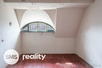 Prodej prostorné vily s investičním potenciálem - 16