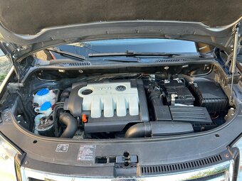 VW Touran 2.0 TDI - 16