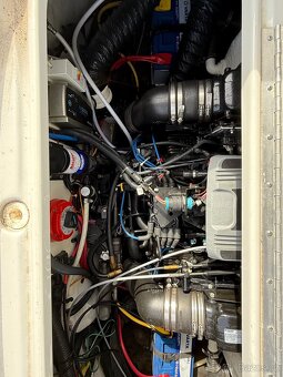 CROWNLINE 230 VLEK + NOVÝ MOTOR - 16