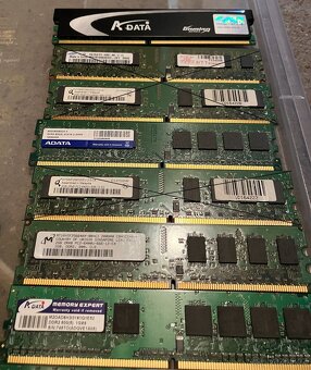 Paměti RAM do PC, typu DDR, DDR2 a DDR3, uvedená cena za vše - 16