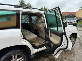 Toyota land cruiser v8 Lc 200 - 16
