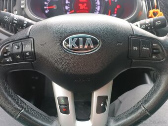 Kia Sportage 2.0 CRDi 4x4 135 kW (184 k) – výborný stav - 16